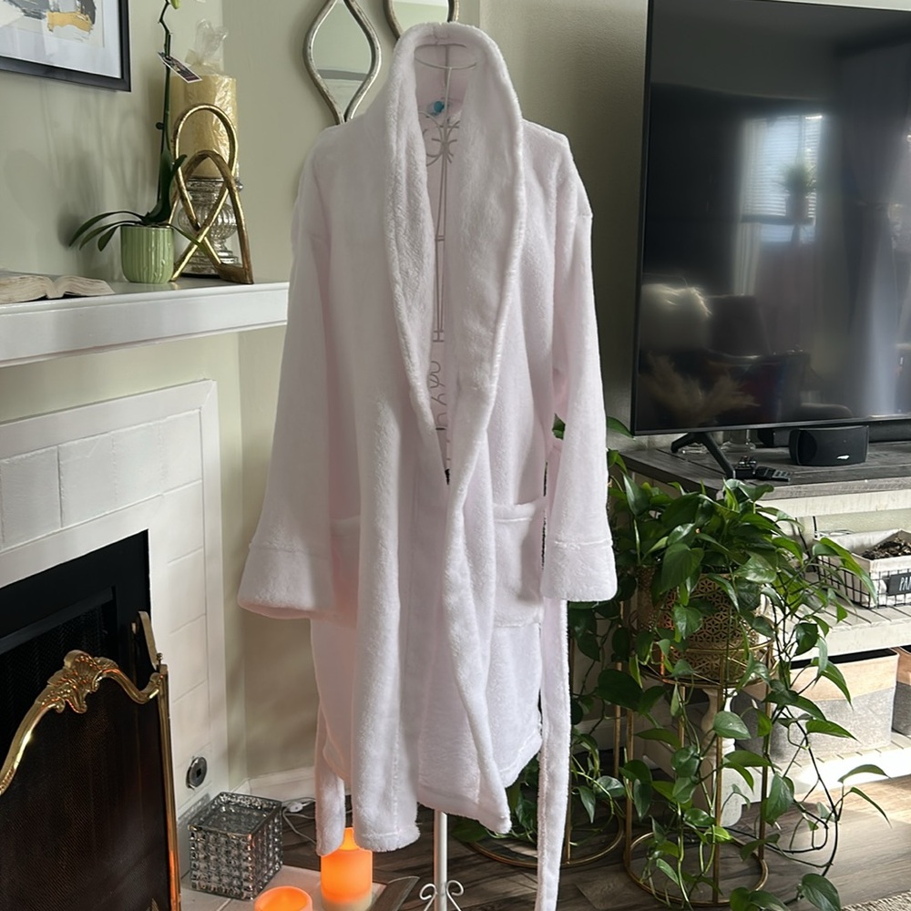 Martha Stewart Plush White Bath Robe with Belt - Picture 9 of 9